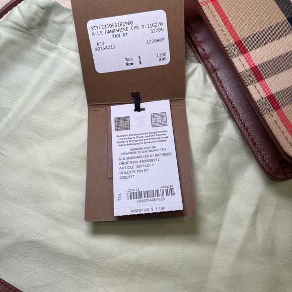 AUTHENTIC Burberry Hampshire Canvas Compact Leather
Bag - Picture 4 of 5